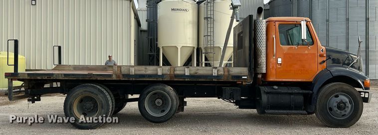 image for item DO2190 2003 International 8100  flatbed truck