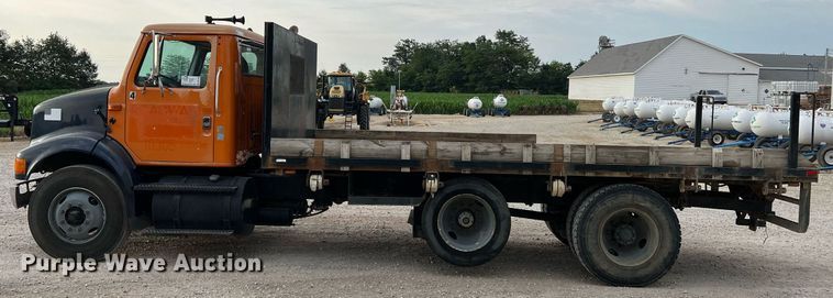 image for item DO2190 2003 International 8100  flatbed truck