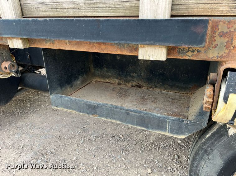 image for item DO2190 2003 International 8100  flatbed truck