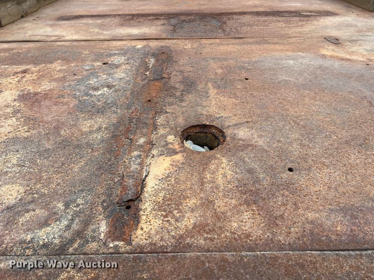 image for item DO2190 2003 International 8100  flatbed truck