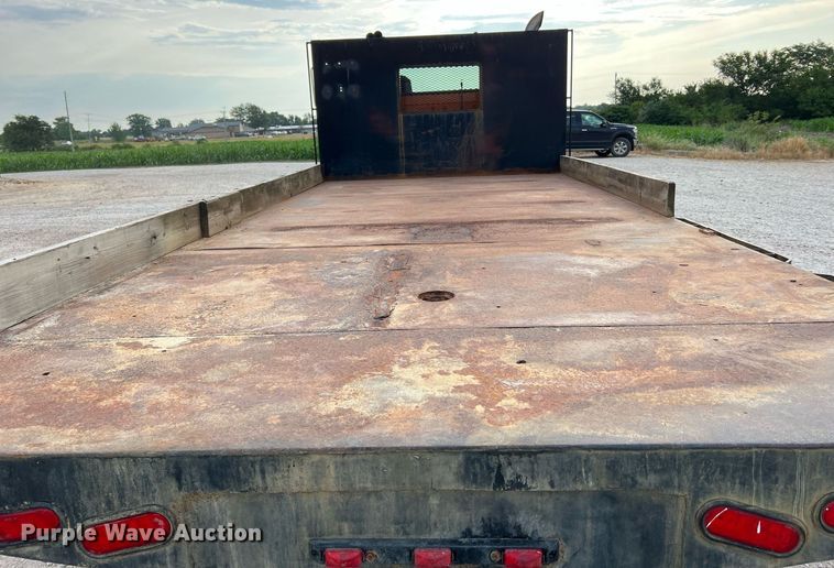 image for item DO2190 2003 International 8100  flatbed truck