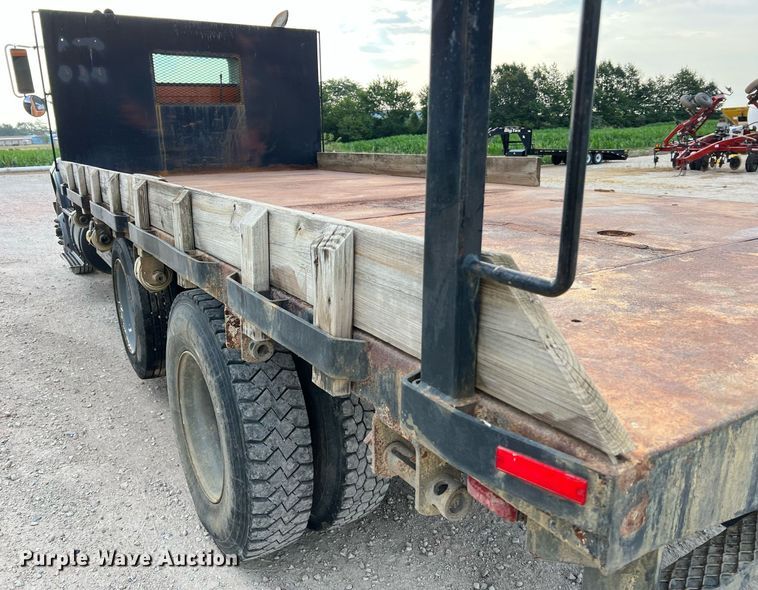 image for item DO2190 2003 International 8100  flatbed truck