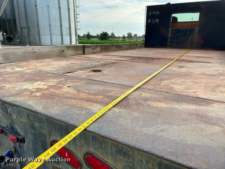 image for item DO2190 2003 International 8100  flatbed truck