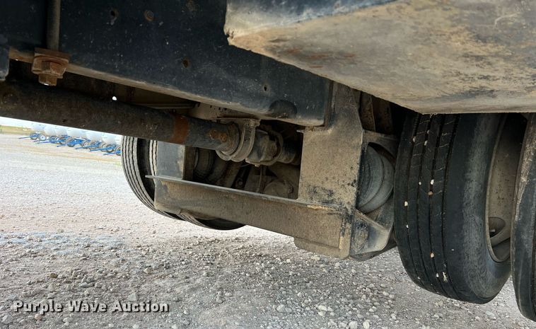 image for item DO2190 2003 International 8100  flatbed truck