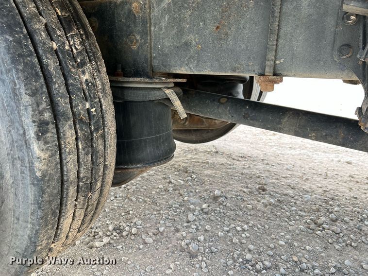 image for item DO2190 2003 International 8100  flatbed truck