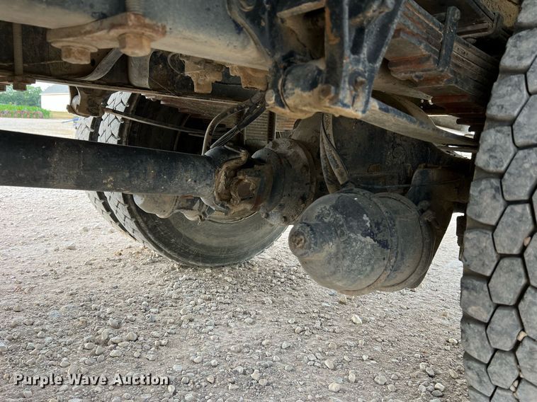 image for item DO2190 2003 International 8100  flatbed truck