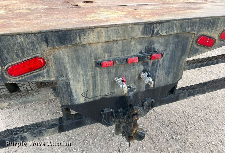 image for item DO2190 2003 International 8100  flatbed truck