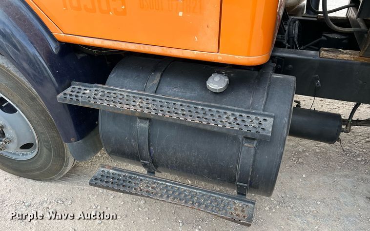 image for item DO2190 2003 International 8100  flatbed truck