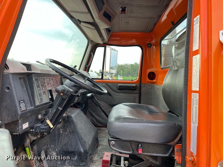 image for item DO2190 2003 International 8100  flatbed truck