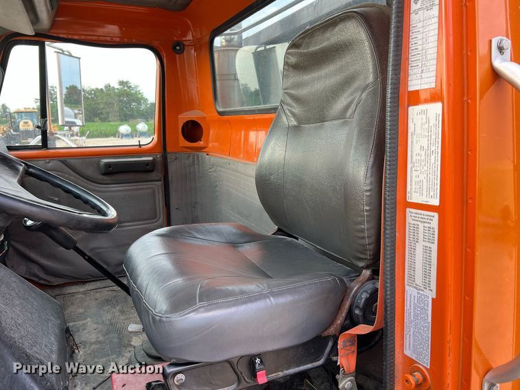 image for item DO2190 2003 International 8100  flatbed truck