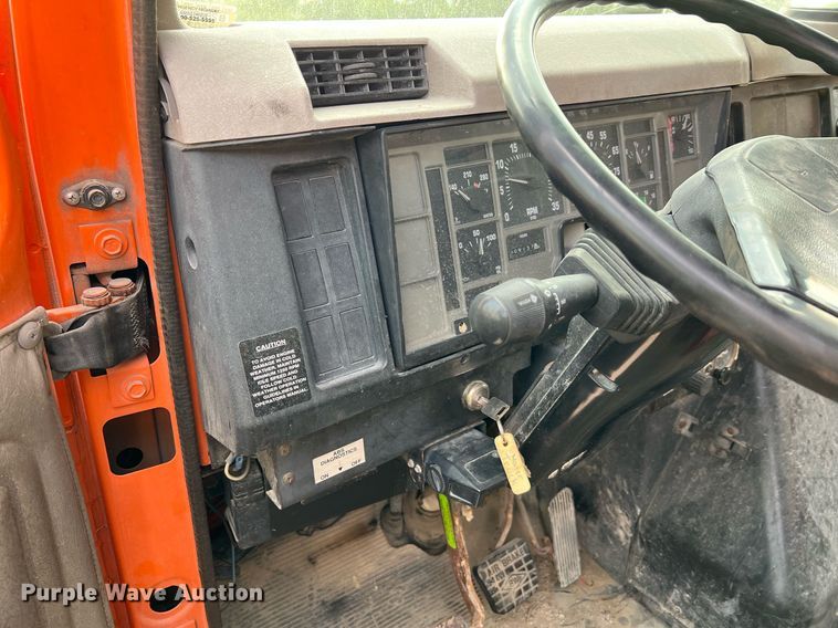 image for item DO2190 2003 International 8100  flatbed truck