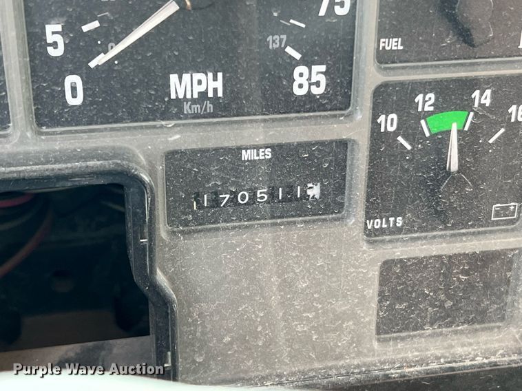 image for item DO2190 2003 International 8100  flatbed truck