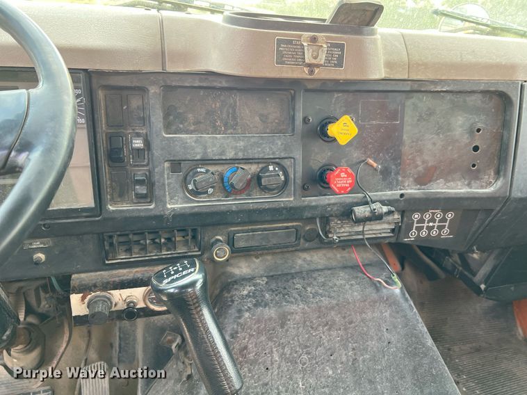 image for item DO2190 2003 International 8100  flatbed truck