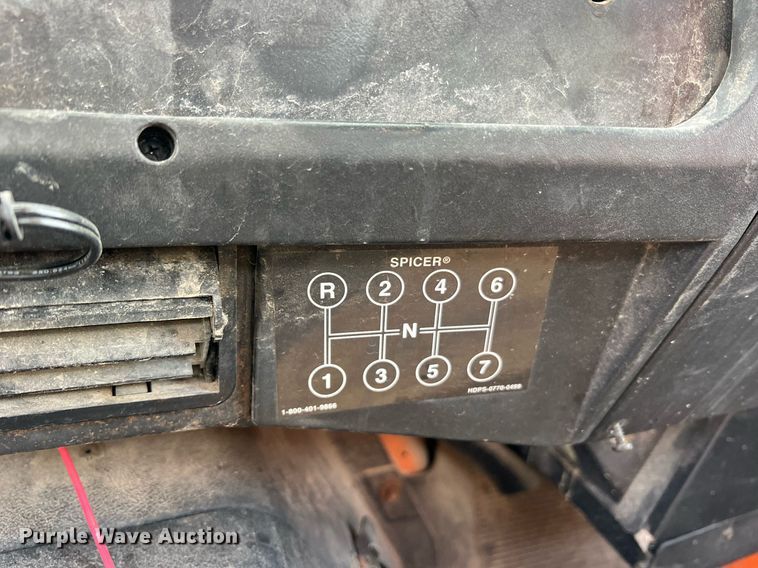 image for item DO2190 2003 International 8100  flatbed truck