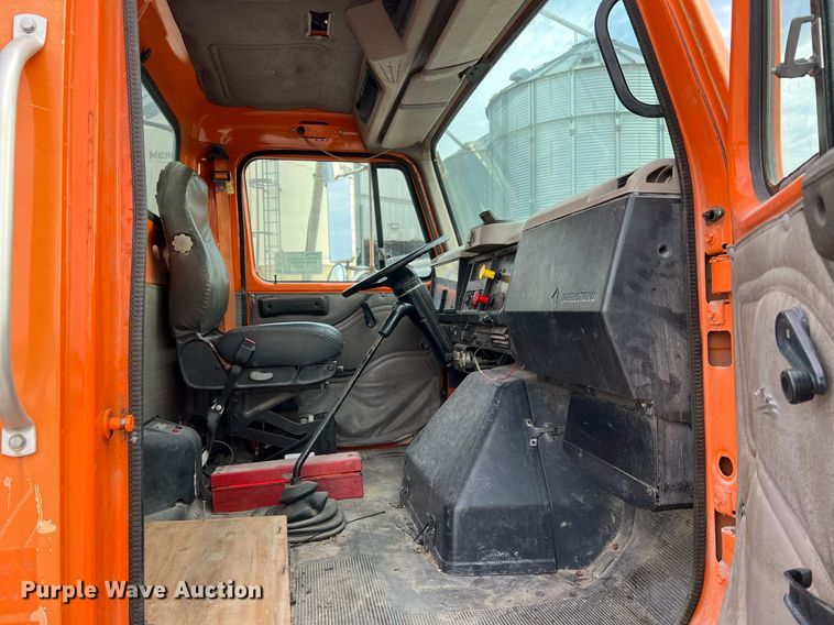 image for item DO2190 2003 International 8100  flatbed truck