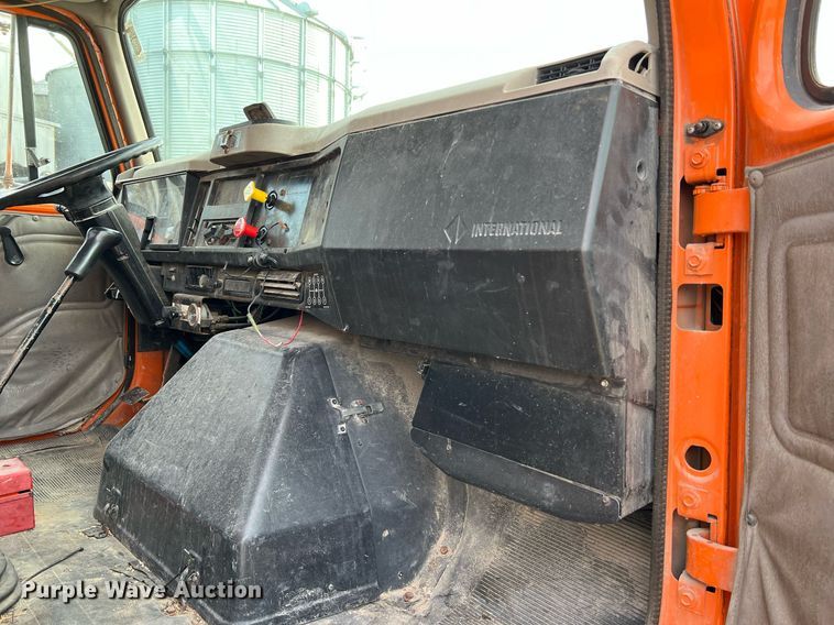 image for item DO2190 2003 International 8100  flatbed truck