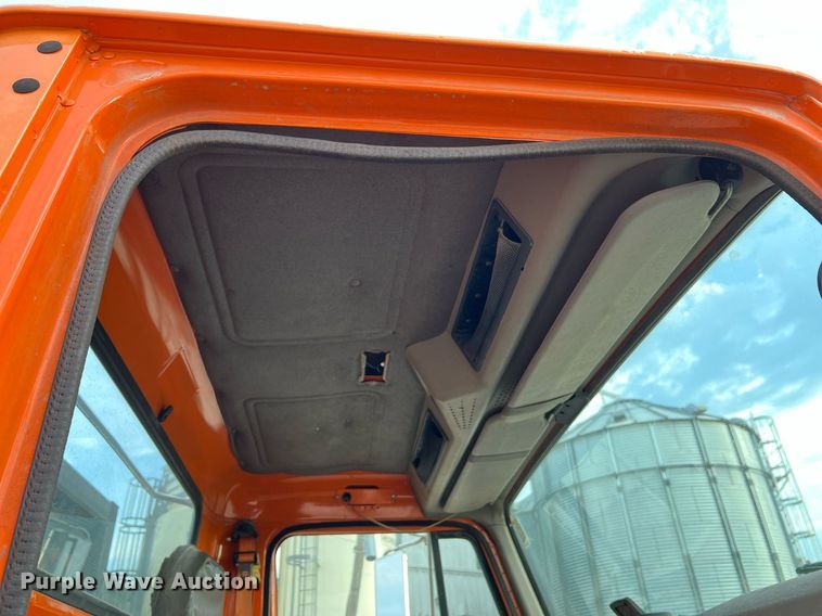 image for item DO2190 2003 International 8100  flatbed truck