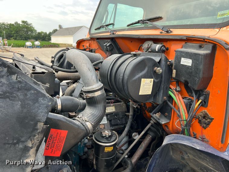 image for item DO2190 2003 International 8100  flatbed truck