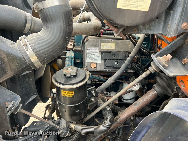 image for item DO2190 2003 International 8100  flatbed truck