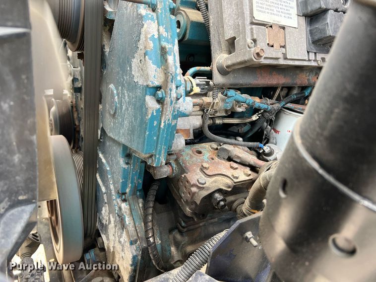 image for item DO2190 2003 International 8100  flatbed truck