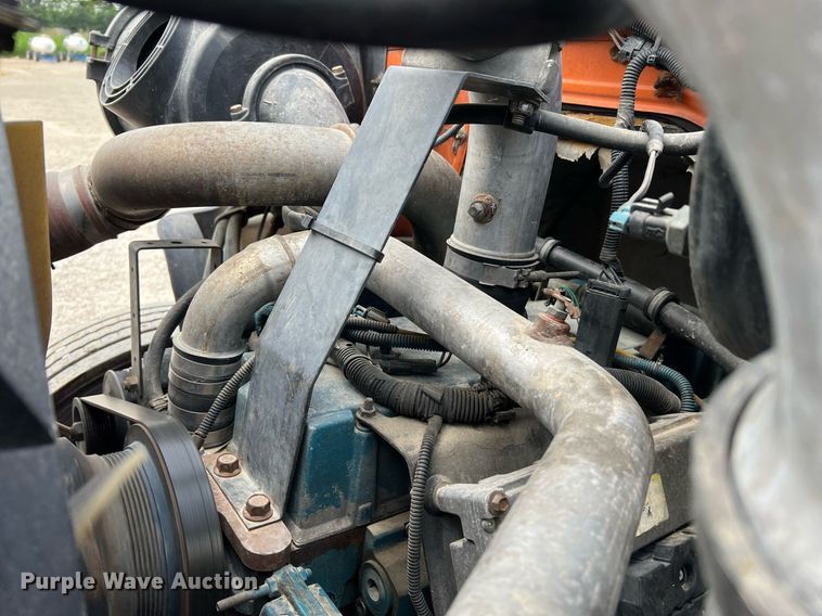 image for item DO2190 2003 International 8100  flatbed truck