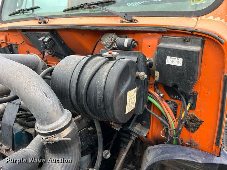 image for item DO2190 2003 International 8100  flatbed truck