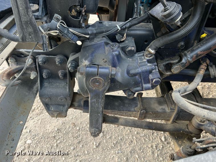 image for item DO2190 2003 International 8100  flatbed truck