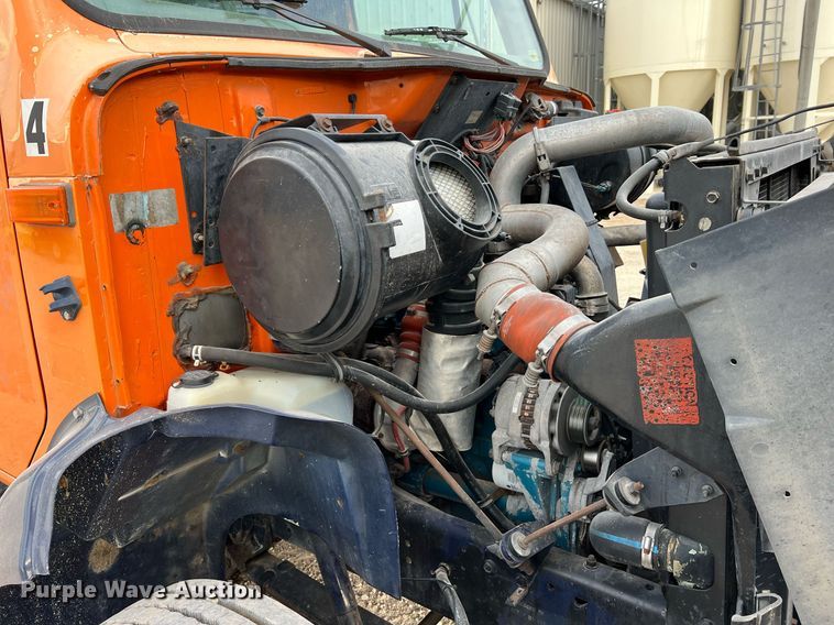 image for item DO2190 2003 International 8100  flatbed truck