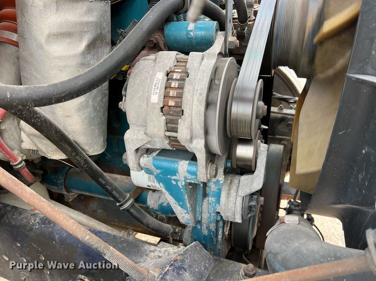 image for item DO2190 2003 International 8100  flatbed truck