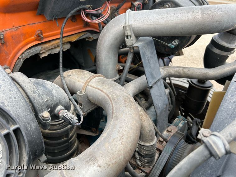 image for item DO2190 2003 International 8100  flatbed truck