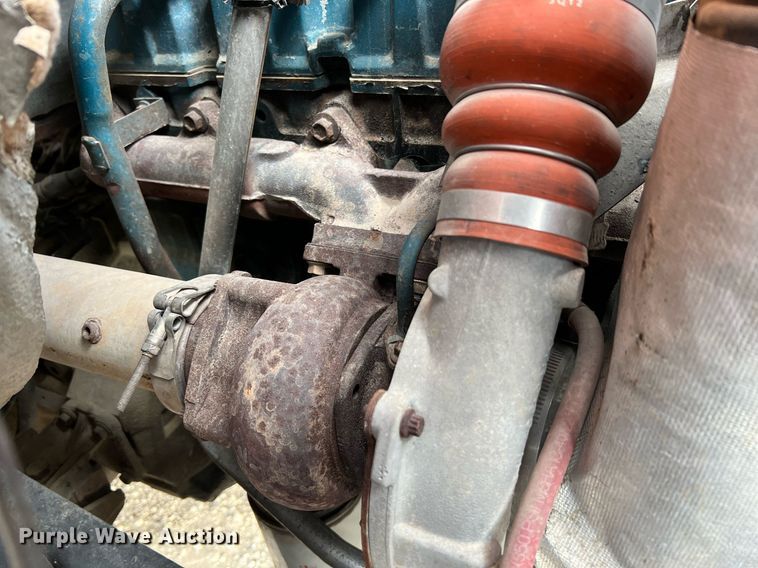 image for item DO2190 2003 International 8100  flatbed truck