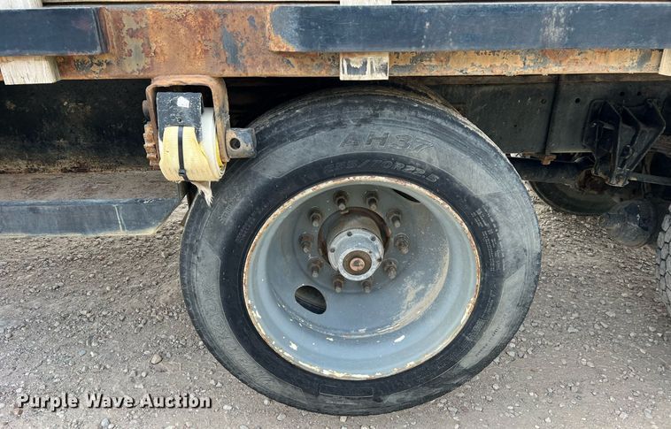 image for item DO2190 2003 International 8100  flatbed truck