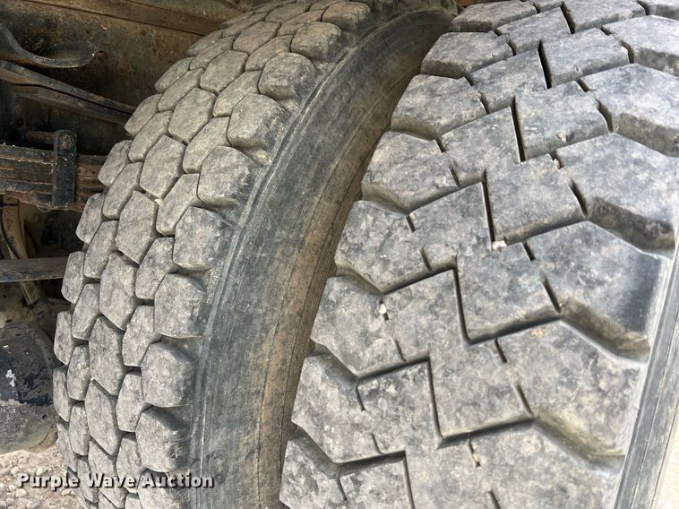 image for item DO2190 2003 International 8100  flatbed truck