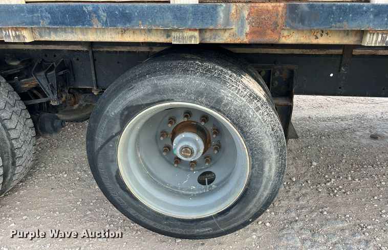 image for item DO2190 2003 International 8100  flatbed truck