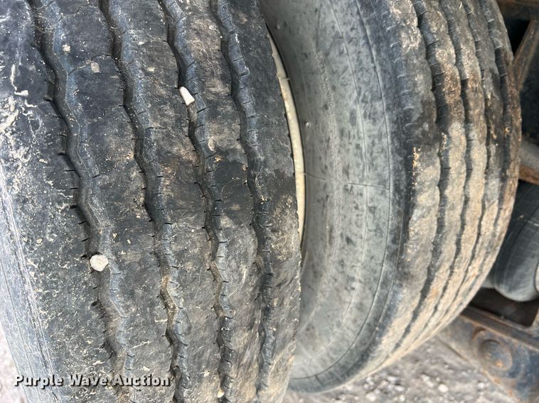 image for item DO2190 2003 International 8100  flatbed truck