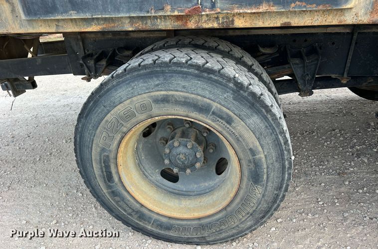 image for item DO2190 2003 International 8100  flatbed truck