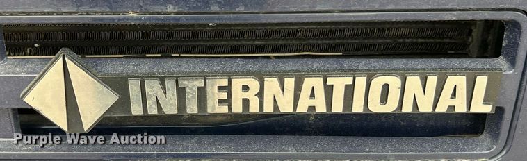 image for item DO2190 2003 International 8100  flatbed truck