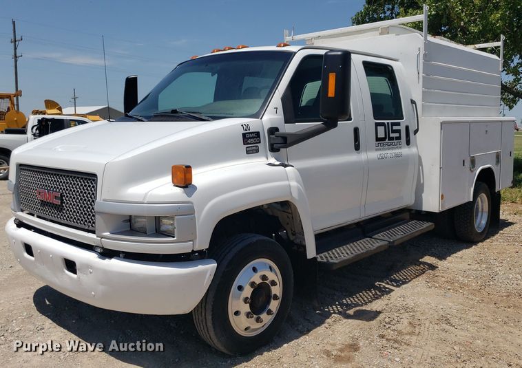 image for item DO2932 2003 GMC C4500  Crew Cab utility / service truck