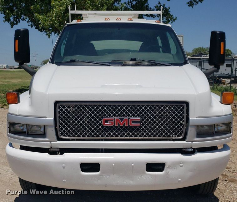 image for item DO2932 2003 GMC C4500  Crew Cab utility / service truck