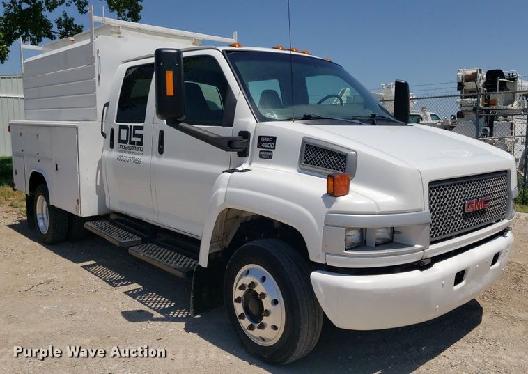 image for item DO2932 2003 GMC C4500  Crew Cab utility / service truck