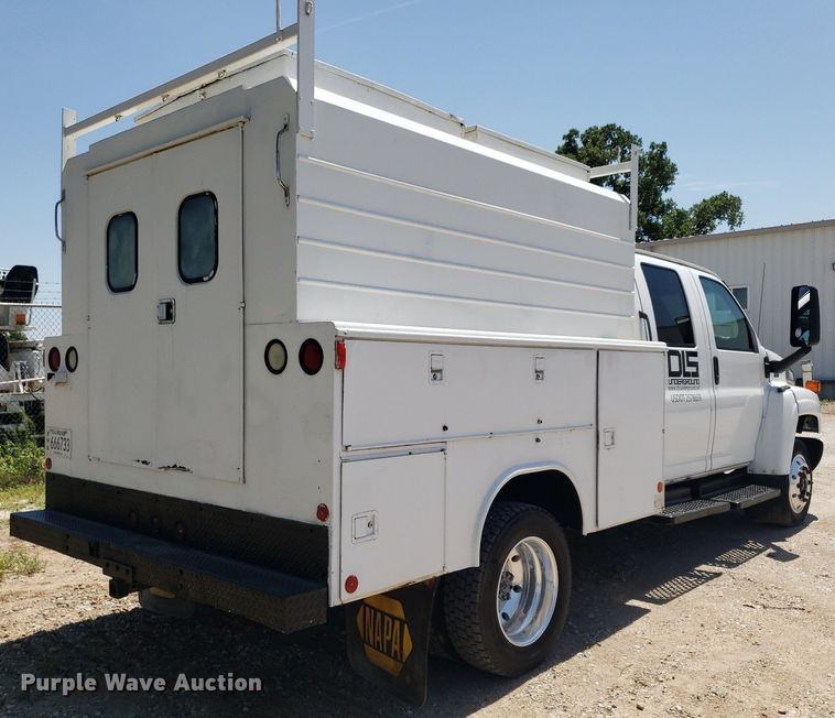 image for item DO2932 2003 GMC C4500  Crew Cab utility / service truck