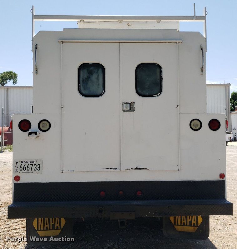 image for item DO2932 2003 GMC C4500  Crew Cab utility / service truck