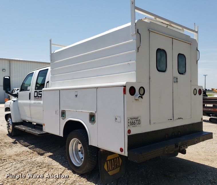 image for item DO2932 2003 GMC C4500  Crew Cab utility / service truck