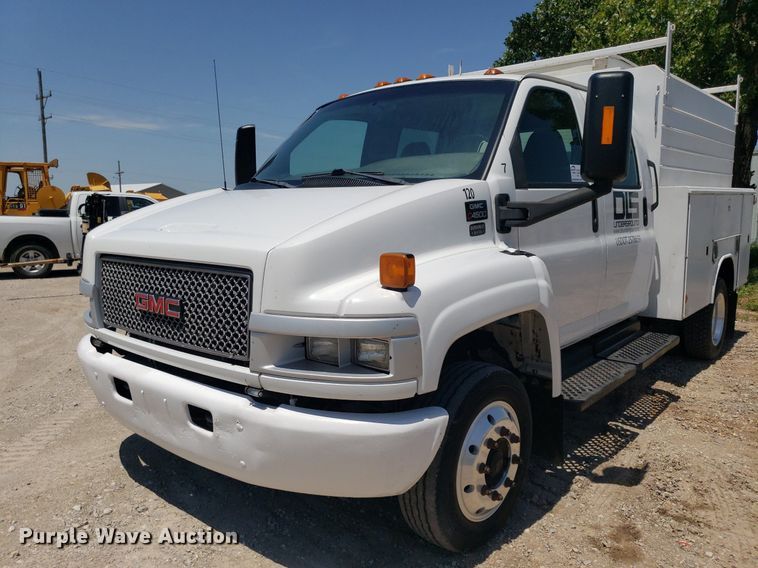 image for item DO2932 2003 GMC C4500  Crew Cab utility / service truck