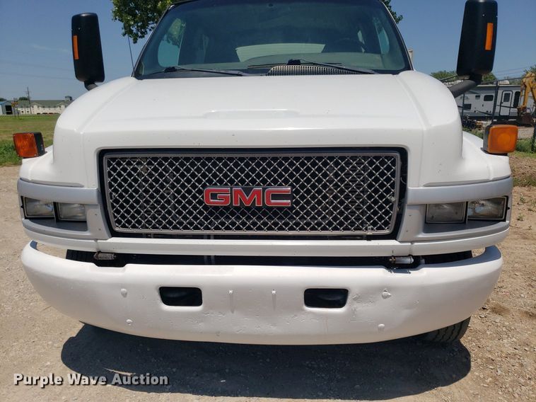 image for item DO2932 2003 GMC C4500  Crew Cab utility / service truck