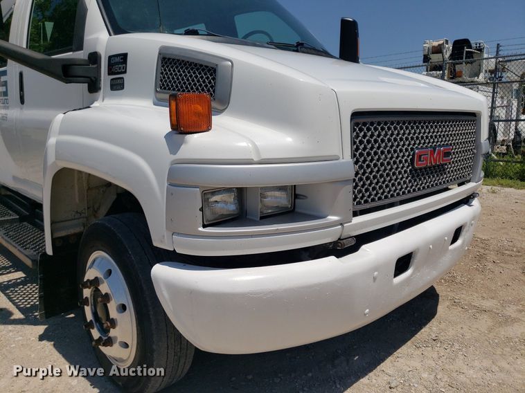 image for item DO2932 2003 GMC C4500  Crew Cab utility / service truck