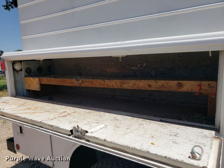 image for item DO2932 2003 GMC C4500  Crew Cab utility / service truck