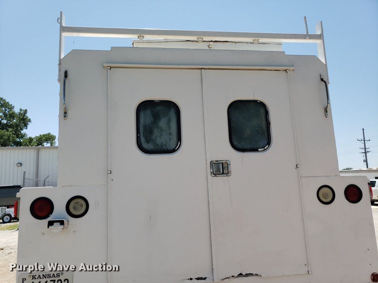 image for item DO2932 2003 GMC C4500  Crew Cab utility / service truck