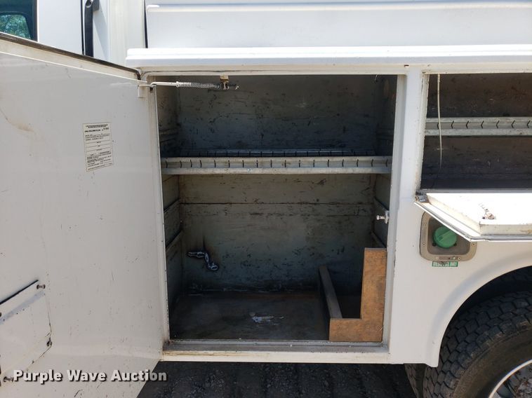 image for item DO2932 2003 GMC C4500  Crew Cab utility / service truck