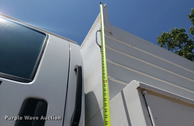 image for item DO2932 2003 GMC C4500  Crew Cab utility / service truck